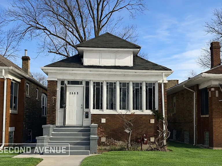 7555 S Prairie Ave — Photo 1
