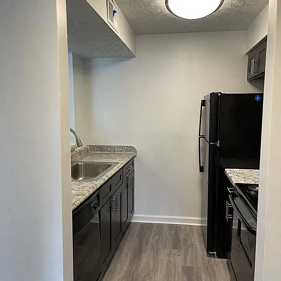 Camelot East Apartments — Photo 20