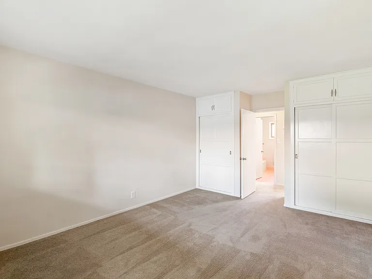 Laurelwood Apartments — Photo 11