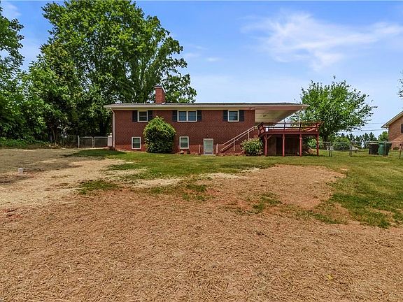 4th image of 143 Gwynwood Dr