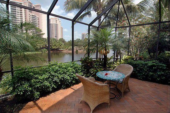 Realxing Pool Area 