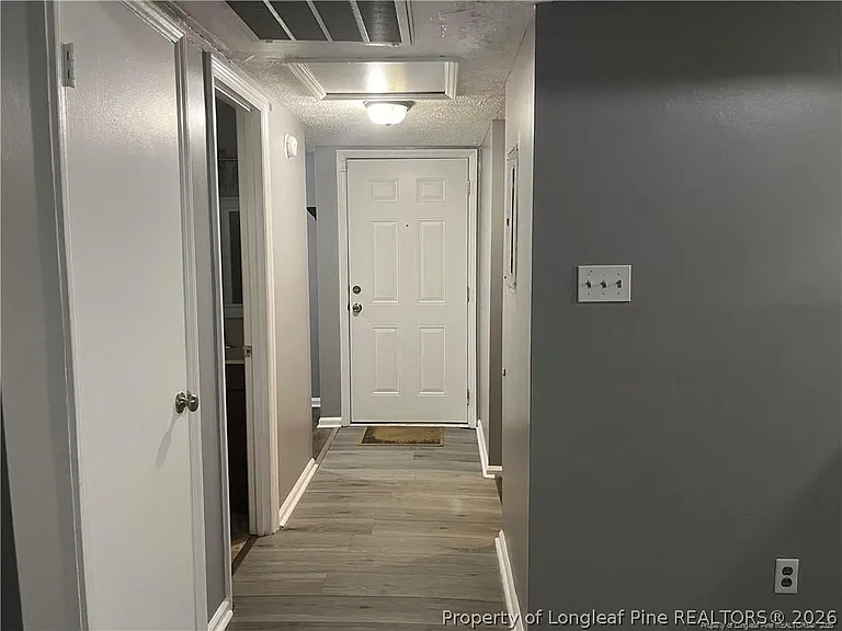 405 Kirkcaldy Ct — Photo 11