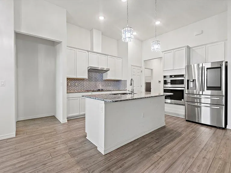2661 SW Import Dr — Photo 5