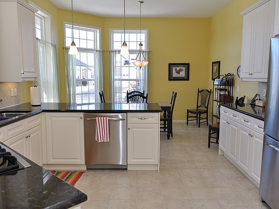 Updated Kitchen w/ granite
