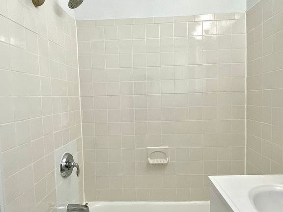 5th image of 490 E 74th St APT 7B