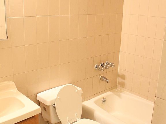 5th image of 101-11 Martense Ave #2