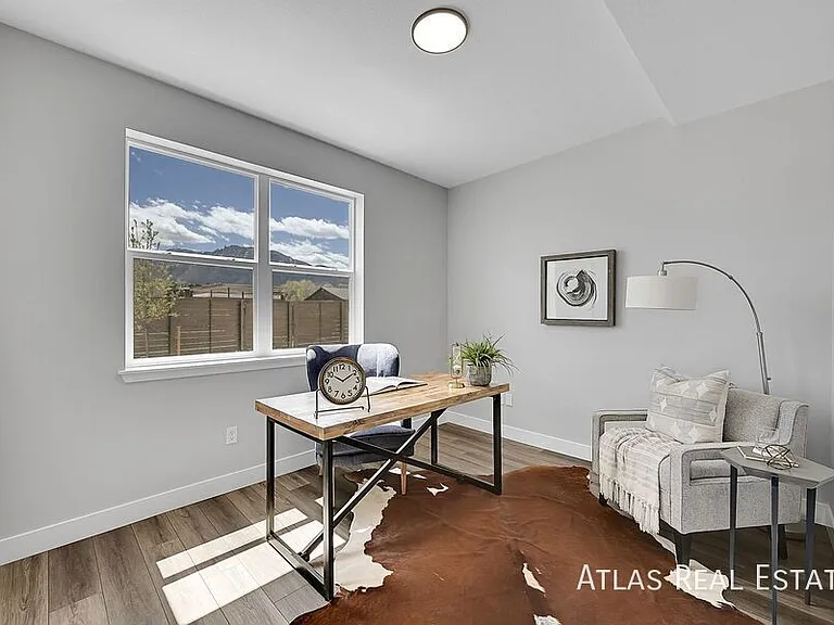 872 Thurston Hts — Photo 12