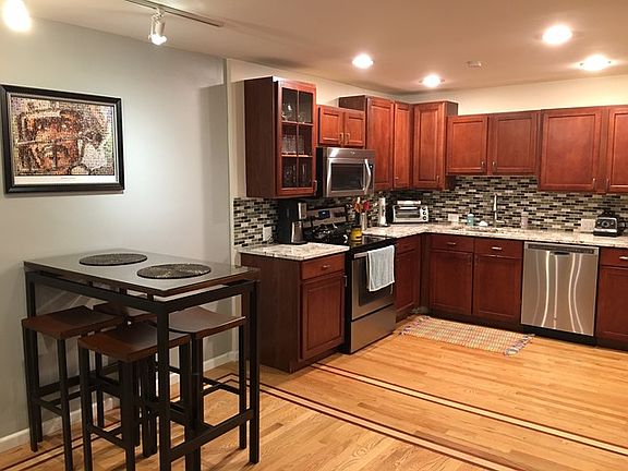 2nd image of 4334 N Clarendon Ave APT 108