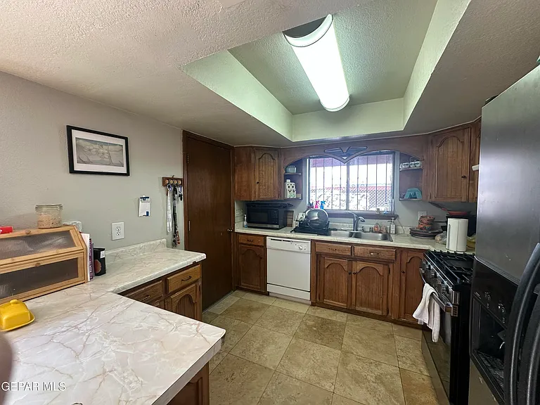 504 E University Ave — Photo 10