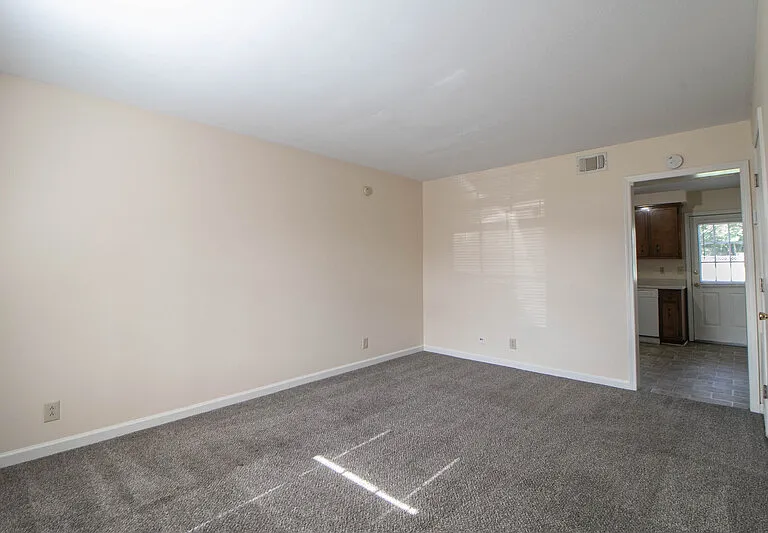 371-3 Peabody Dr — Photo 3