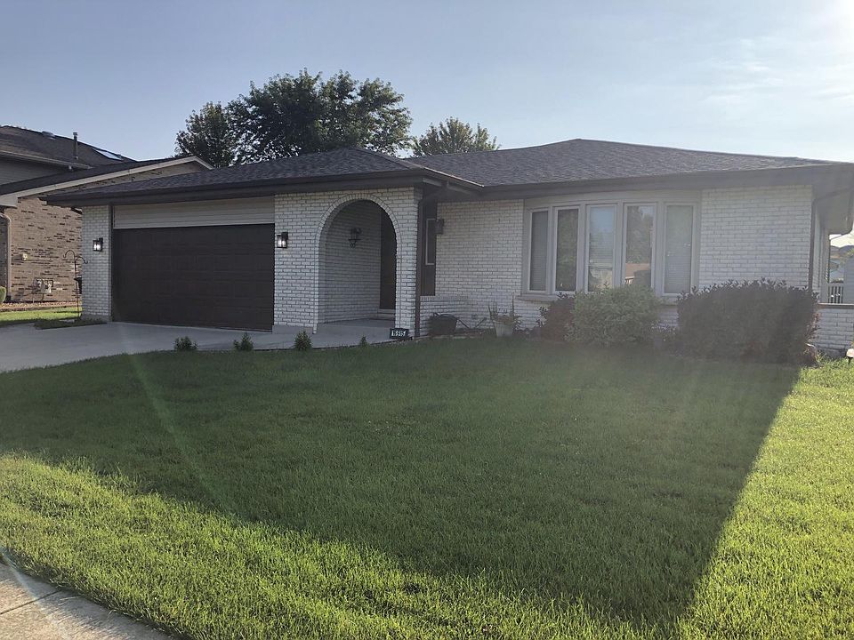 1st image of 16915 Richards Dr