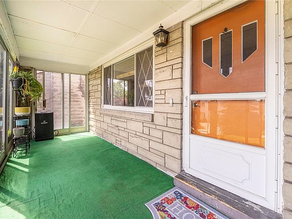 5th image of 424 Bower Hill Rd