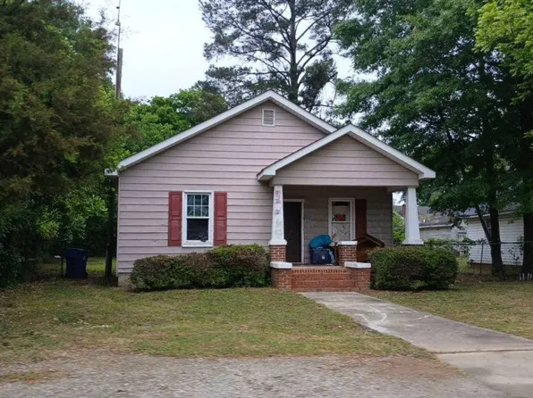 33 1st St, Greenwood, SC 29646