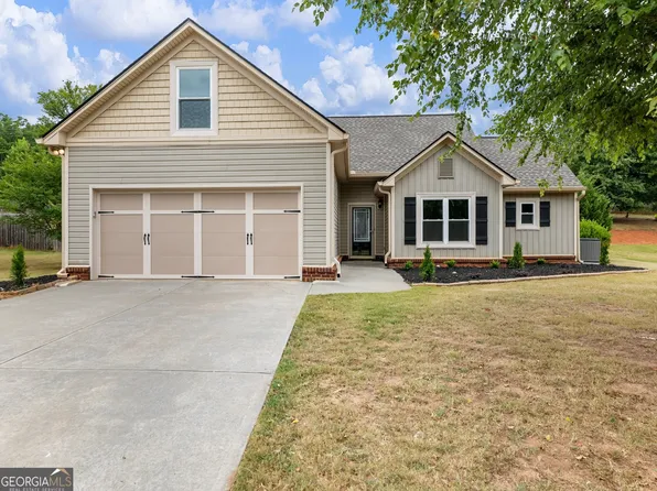 411 Fairfield Dr, Jefferson, GA 30549