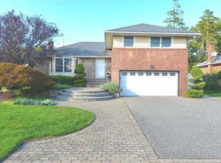 8 Hillvale Rd, Syosset, NY 11791