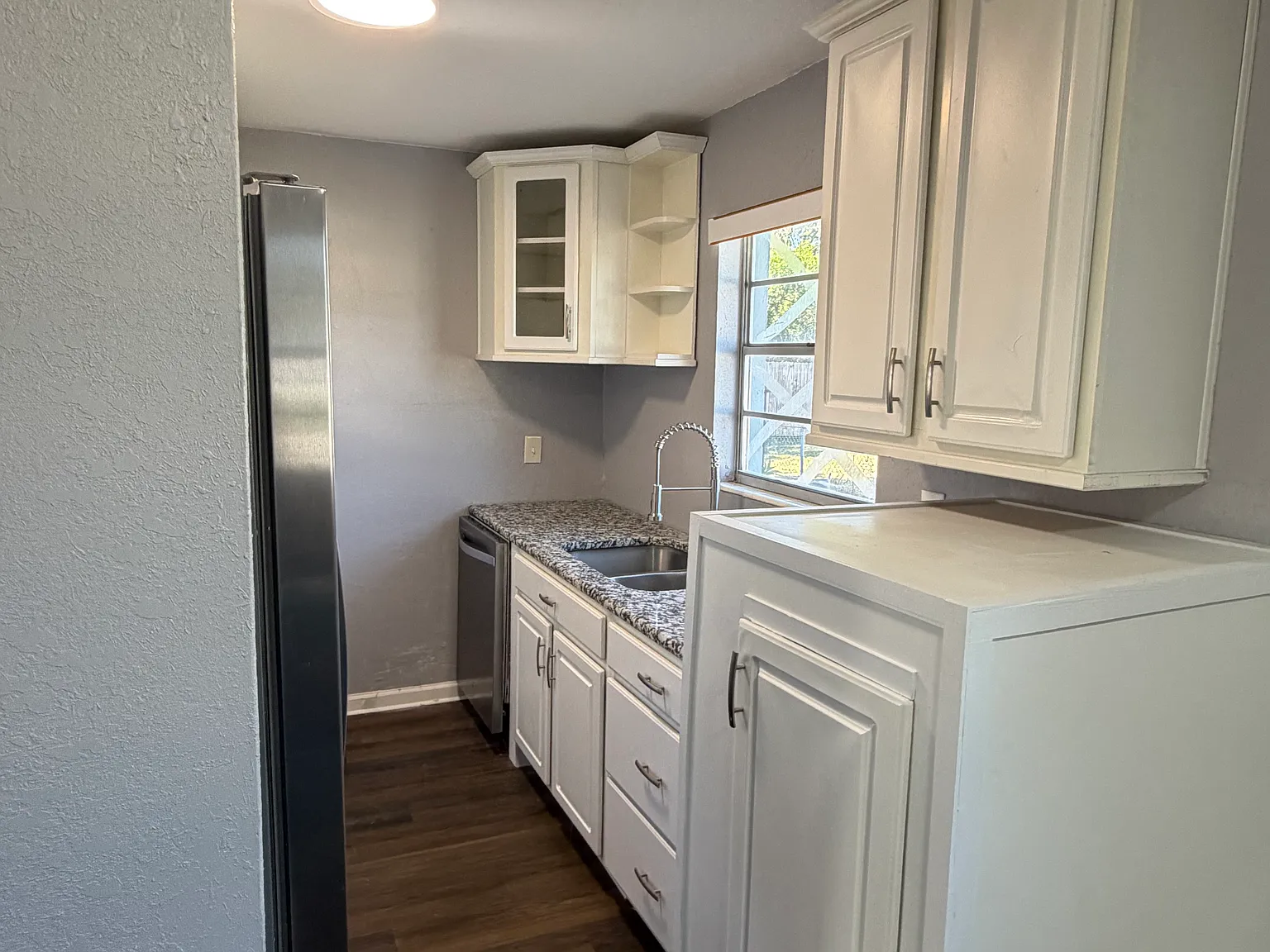 3 bed, 1081 sqft, $2,000 — Photo 3