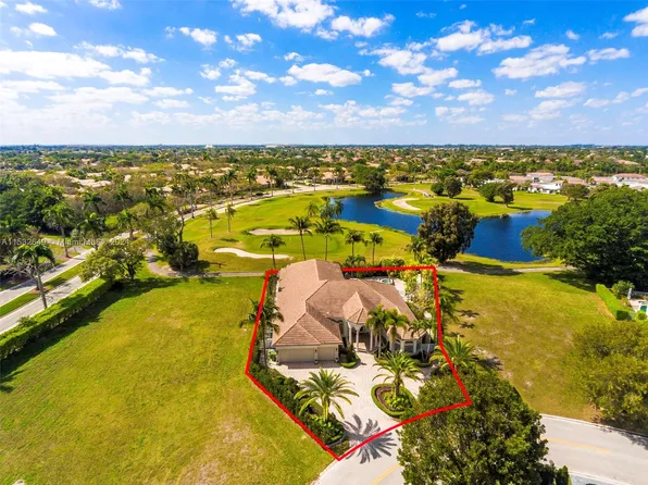 660 Enclave Cir W, Pembroke Pines, FL 33027