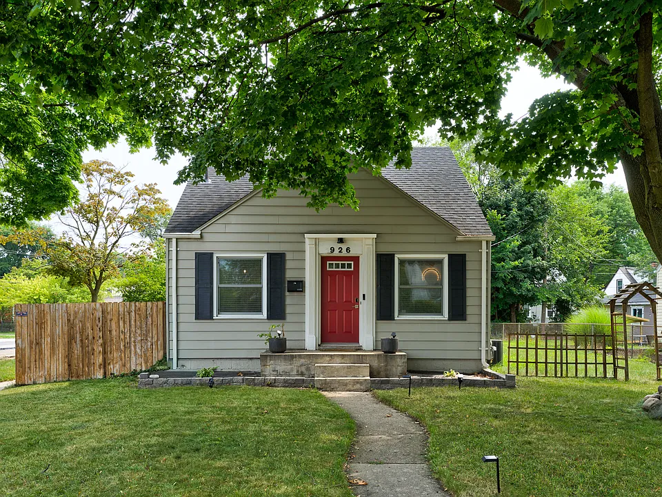 926 N Kenwood Ave