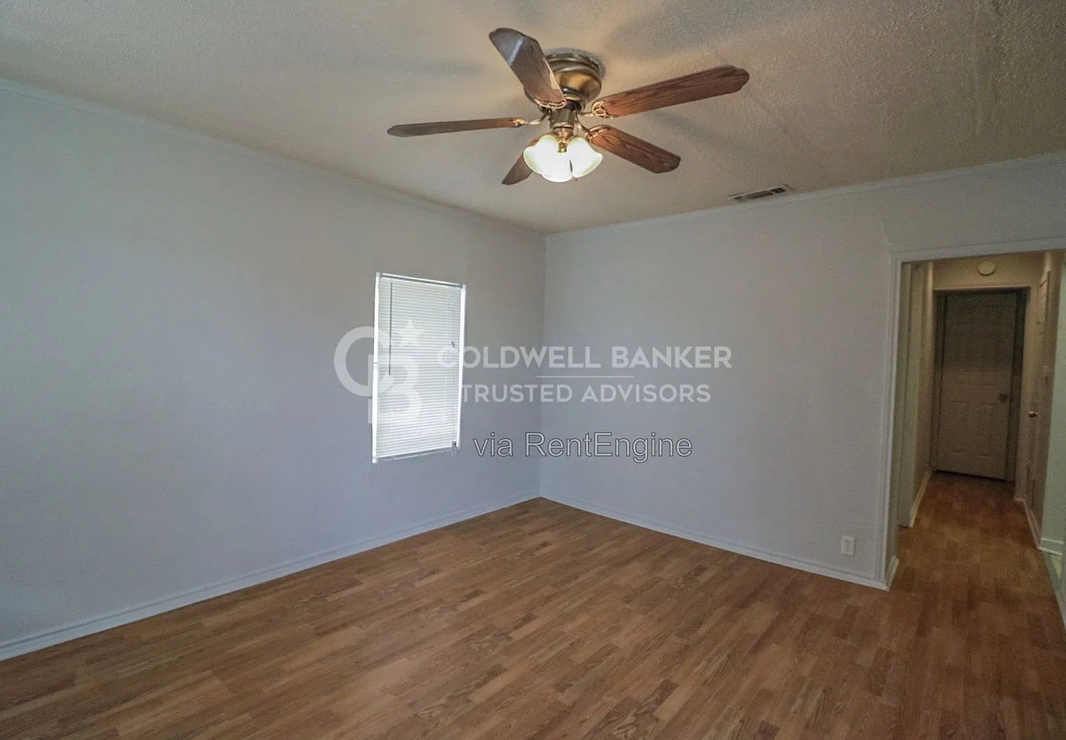 2 bed, 1.0 bath, 1064 sqft, $925 — Photo 2
