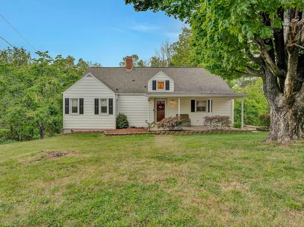 5451 Stearnes Ave, Roanoke, VA 24018