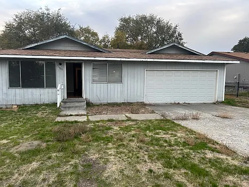 108 SW Olive Ct Photo 1