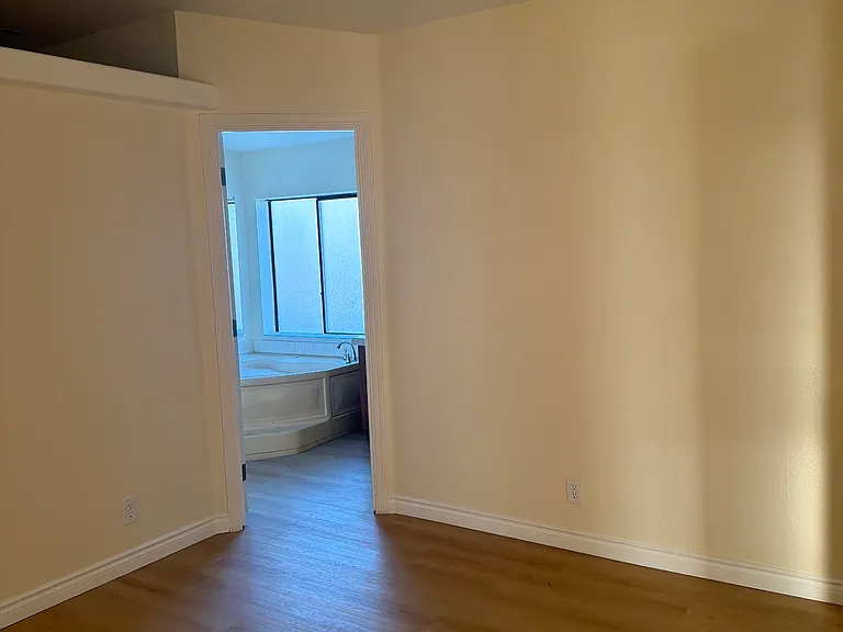 28103 Dustin Acres Rd — Photo 3