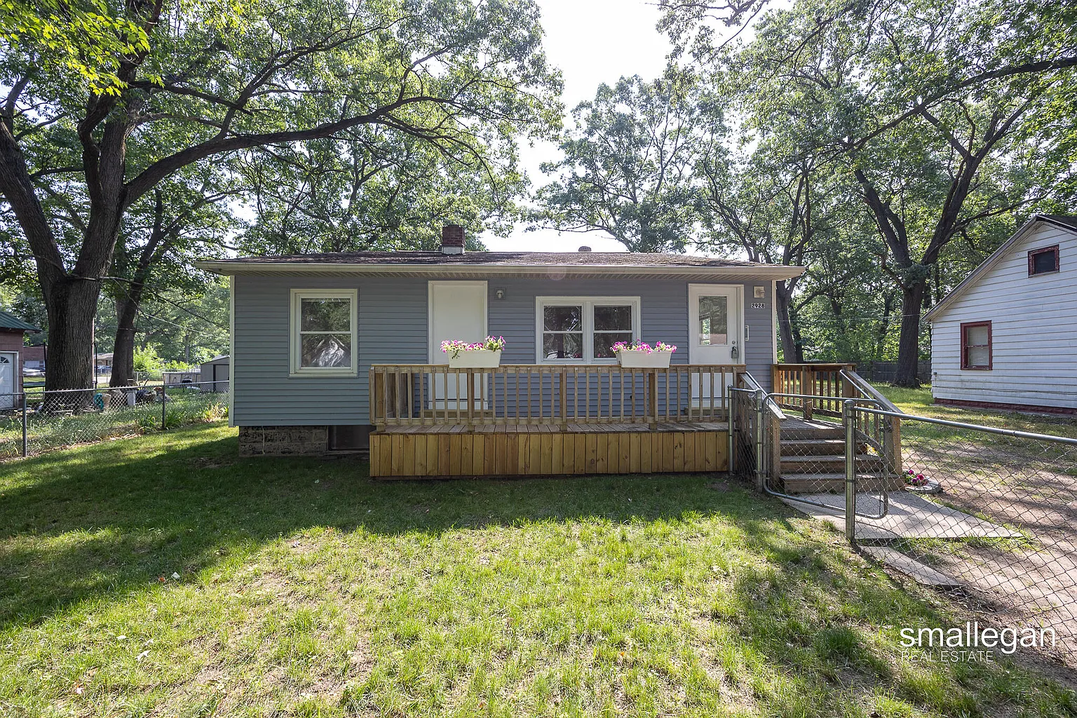 2928 Valley St photo 1