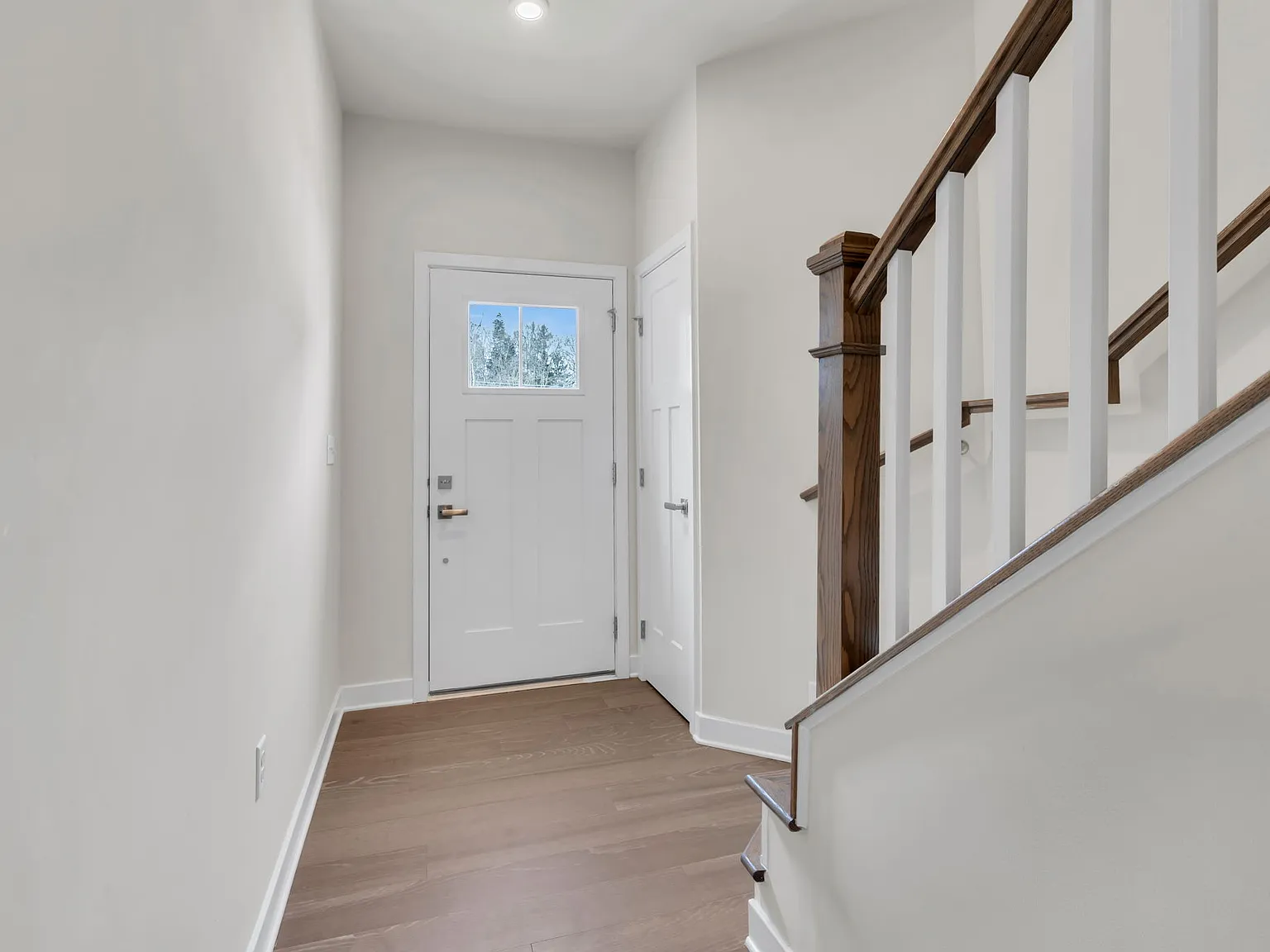 116 S Durham Dr — Photo 3