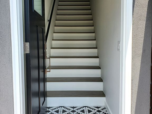 Gorgeous entry into unit.