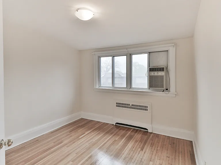 938 Avenue Rd #3 — Photo 8