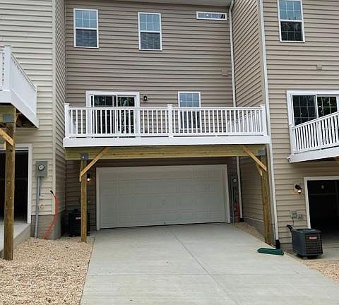 3rd image of 1009 Valley Ln