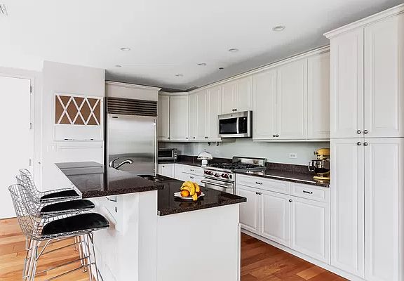 4th image of 52 Dean St #A