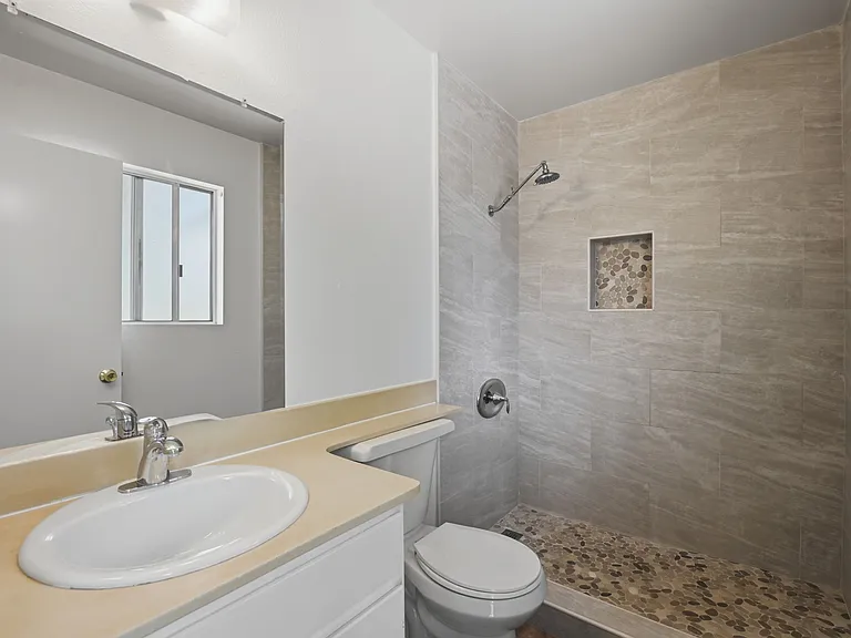 1712 Greentree Rd — Photo 15