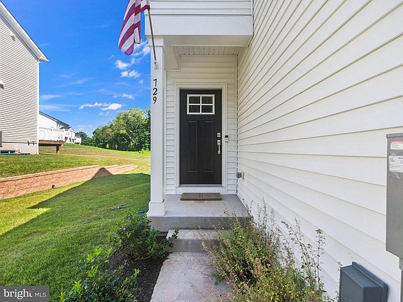 2nd image of 729 Hunsberger Rd