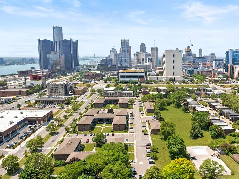 Lafayette Park Place - Detroit, MI — Photo 21