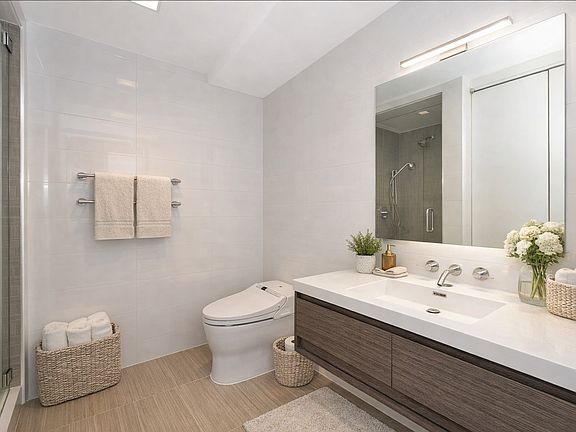 4th image of 39-16 Prince St #6E
