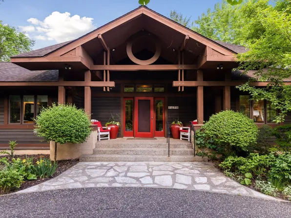 1698 Dodd Rd, Mendota Heights, MN 55118