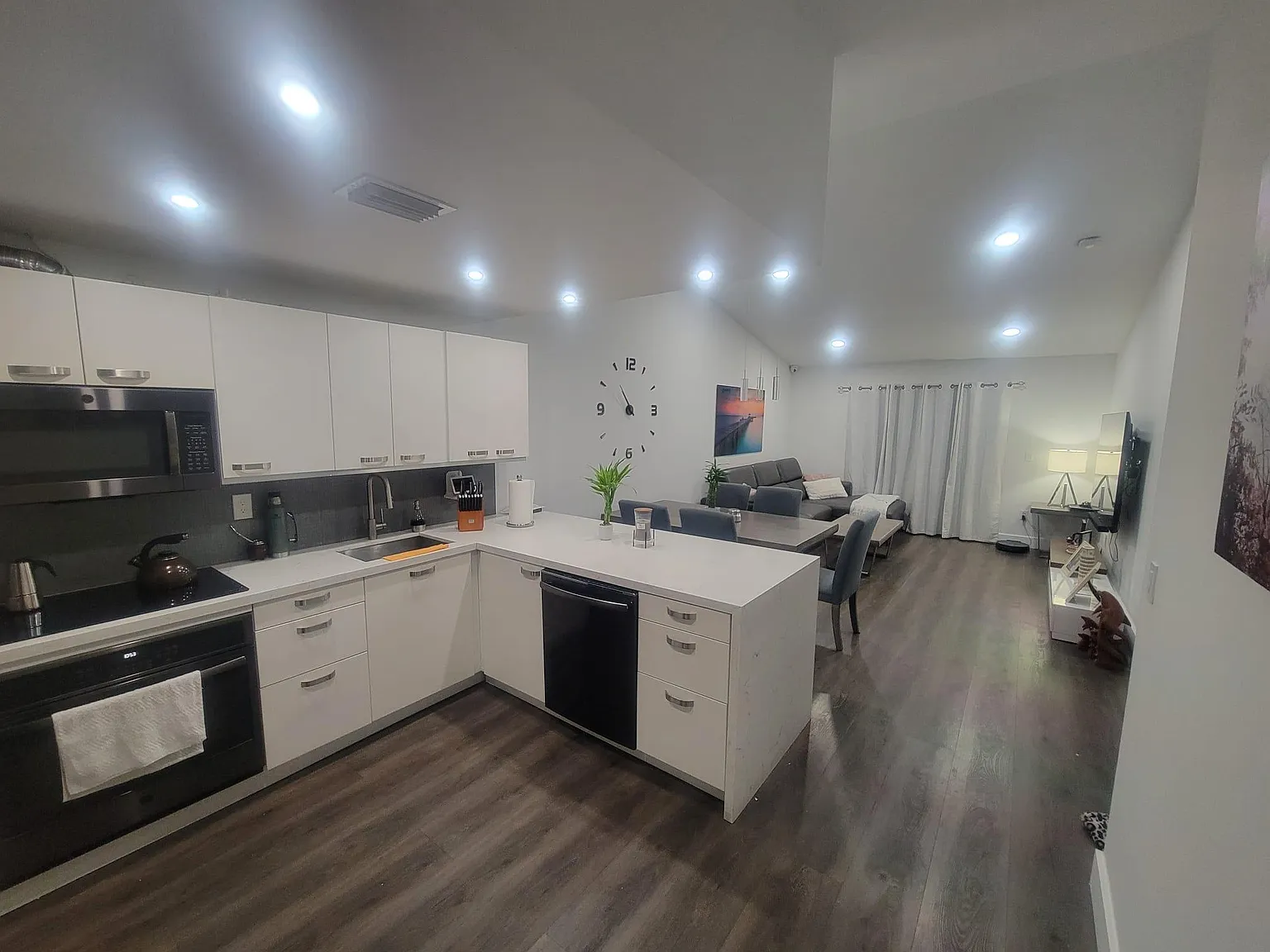 3 bed, 1128 sqft, $3,200 — Photo 4