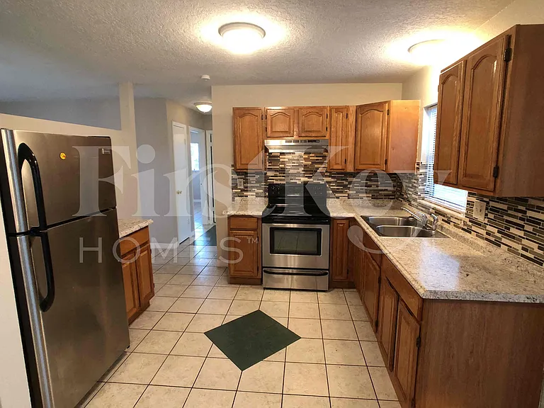 3252 Peterborough St — Photo 8
