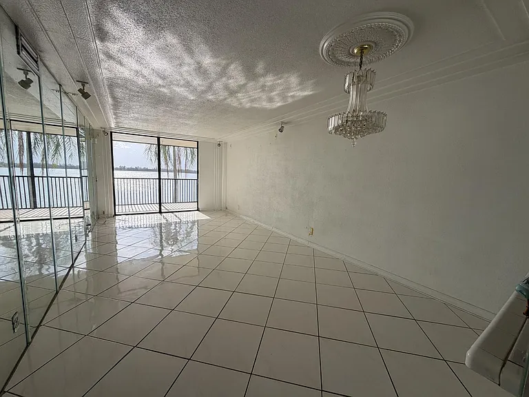 112 Lake Emerald Dr #203 — Photo 2