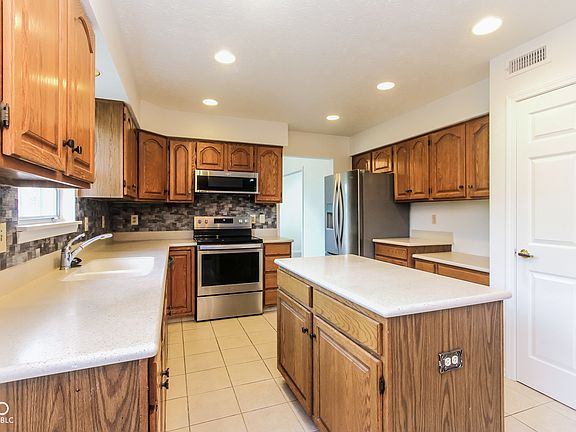 4th image of 7641 Germander Ln