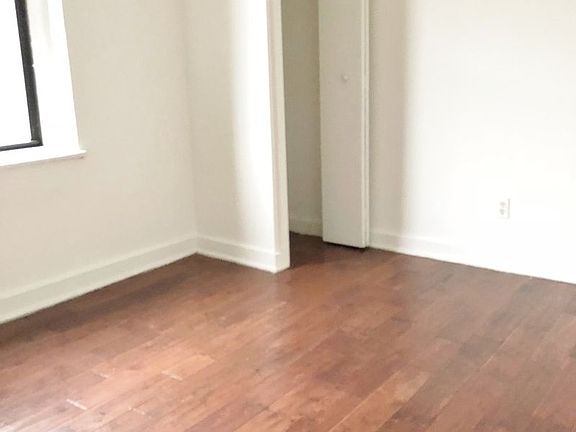 4th image of 2168 35th St APT 5B