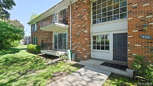 448 Fox Hills Dr S #8 Photo 1