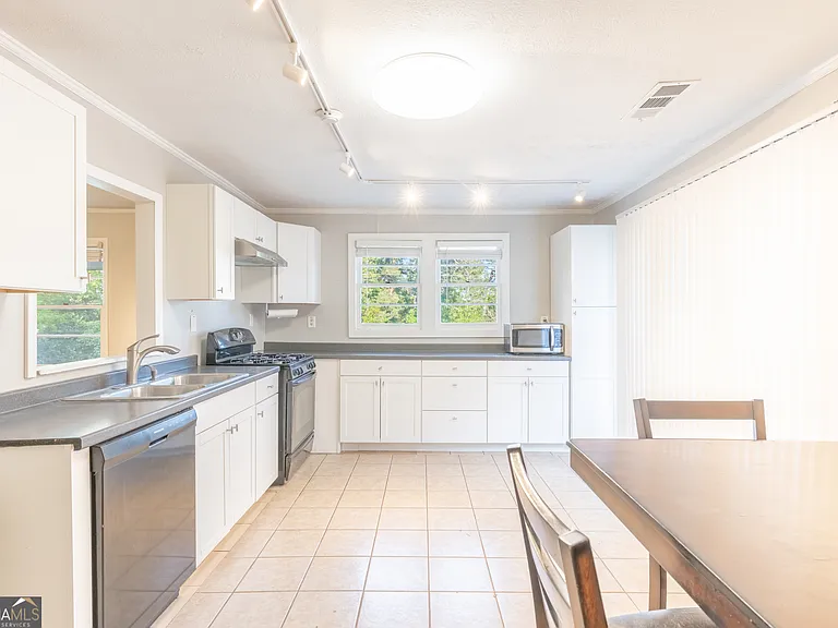 2290 Pinetree Ln NE — Photo 17