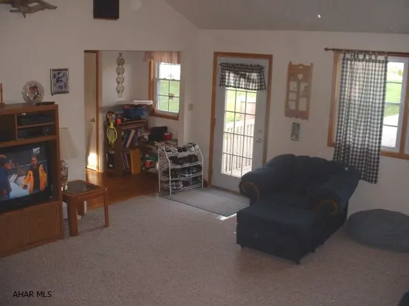 51 Country Ln, Duncansville, PA 16635