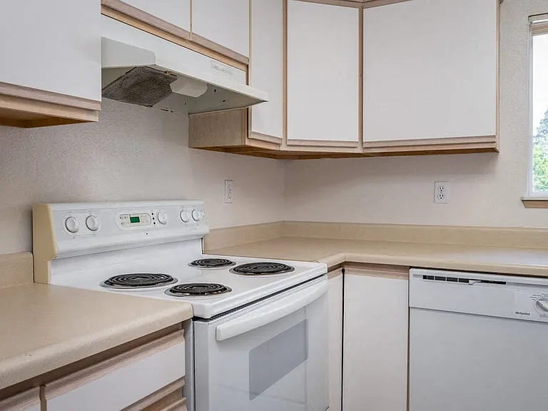 Tuxedo Park Apartments — Photo 6