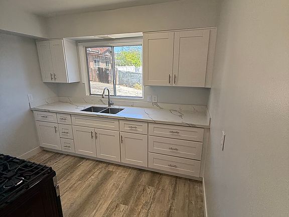 4th image of 4225 Estrella Ave #4
