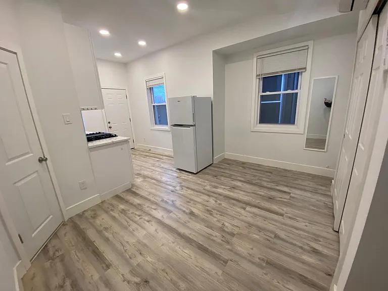 2309 Christian St #1 — Photo 5