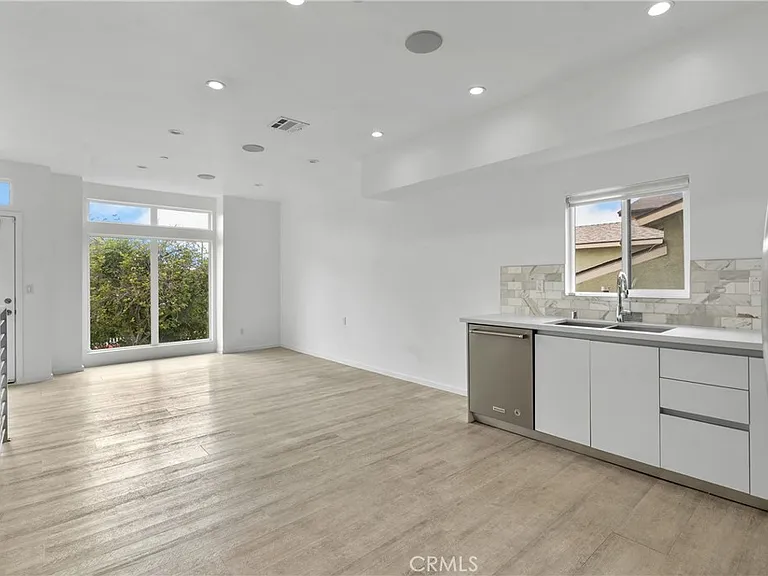 6009 1/2 Barton Ave #6009 — Photo 10