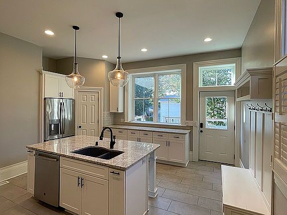 3rd image of 1913 Alfresco Pl